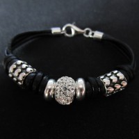 Pulsera de cuero y piezas de plata 925.